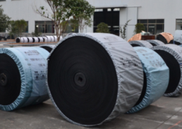 Alkali resistant rubber conveyor belt